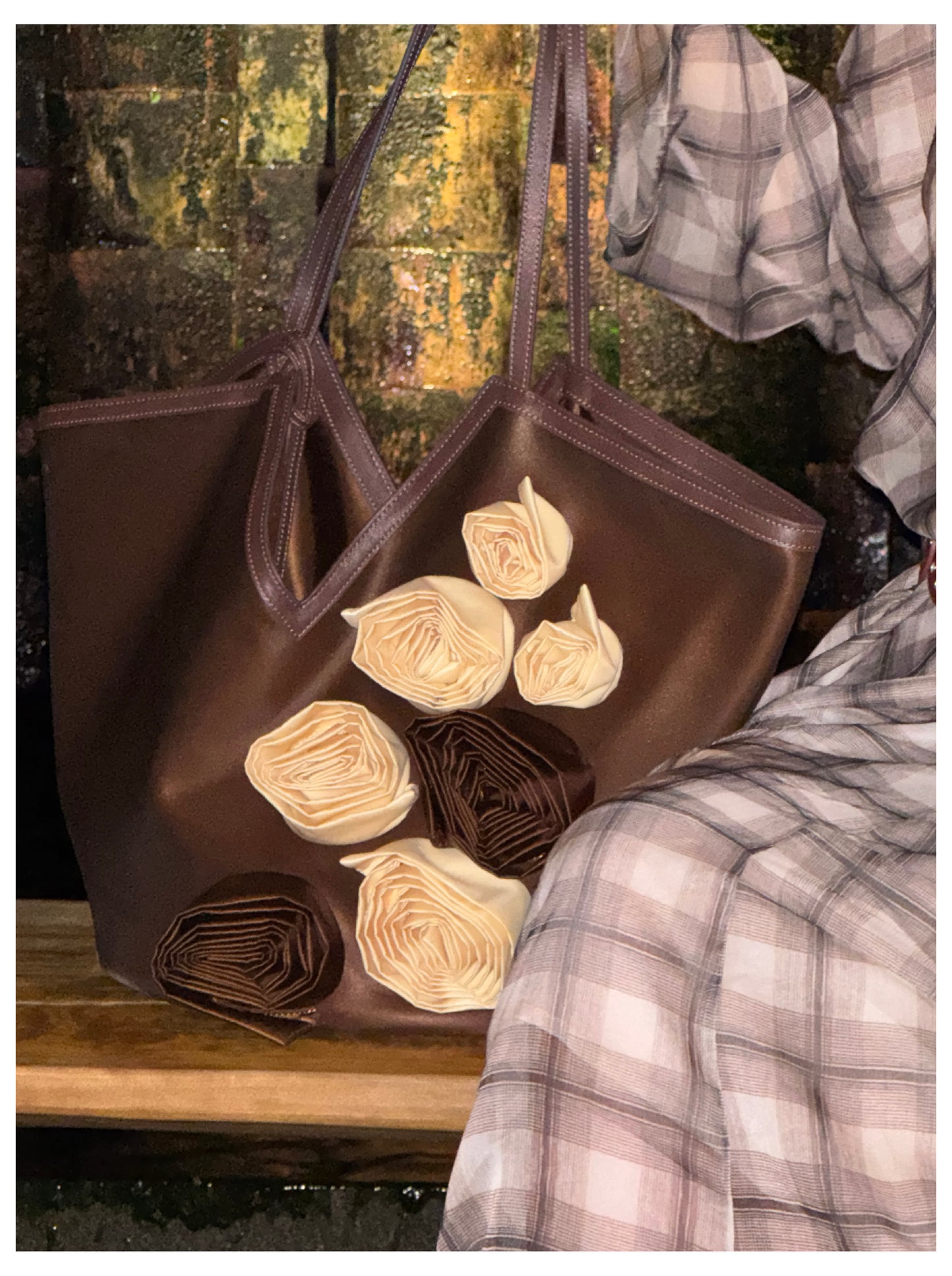 Blossom Brown V tote bag