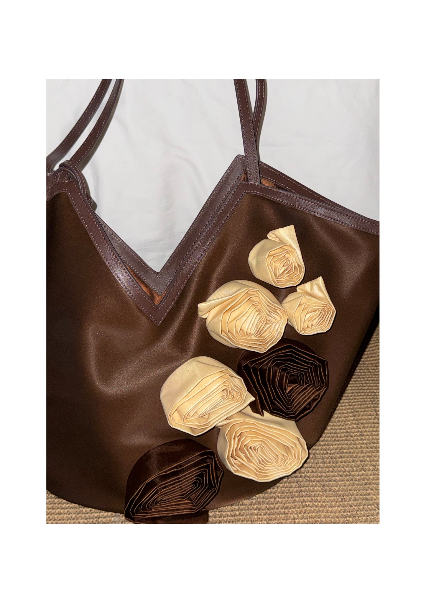 Blossom Brown V tote bag