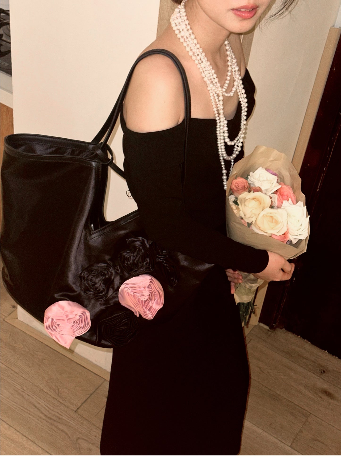 Blossom Black V tote bag